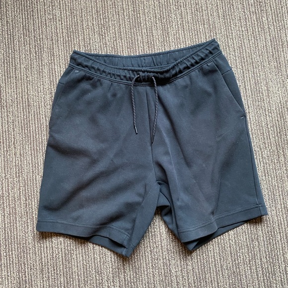 Black Nike Teck Fleece Shorts - Picture 1 of 1